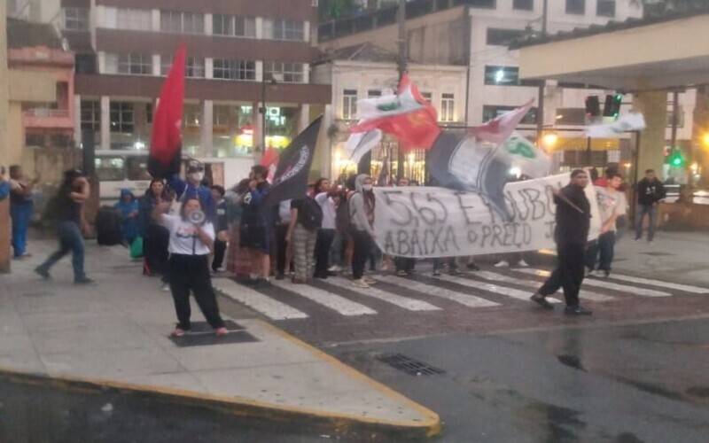 Petropolitanos se manifestam quanto ao aumento da passagem de ônibus