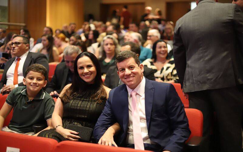 Prefeito, vice-prefeito e vereadores foram diplomados nesta quinta-feira (19)