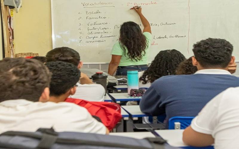 Rede estadual de ensino terá reforço de quase cinco mil professores em 2025