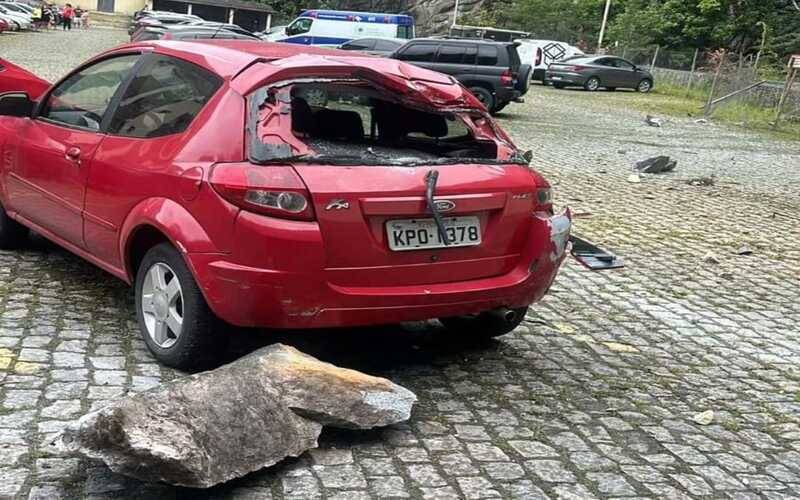 Deslizamento de rochas em condomínio no Bingen