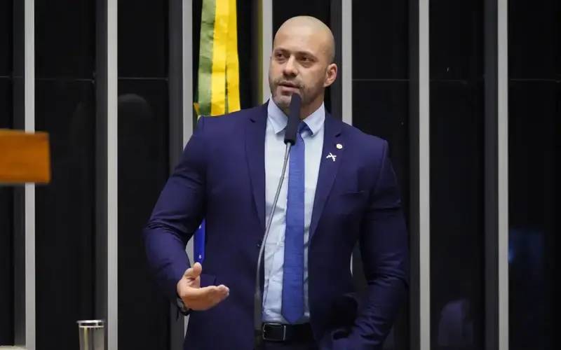 Moraes diz que Daniel Silveira foi a shopping e pede explicações