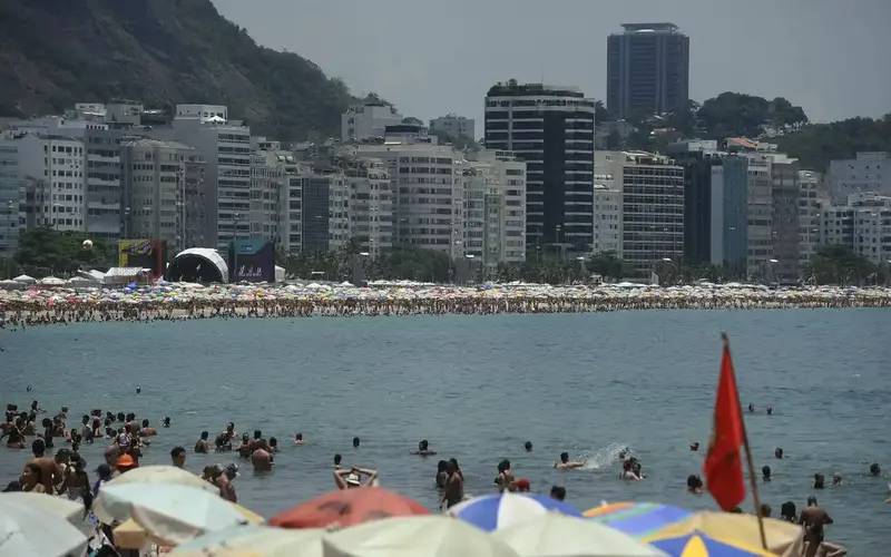 Fiscalização encontra irregularidades em hotéis na orla de Copacabana