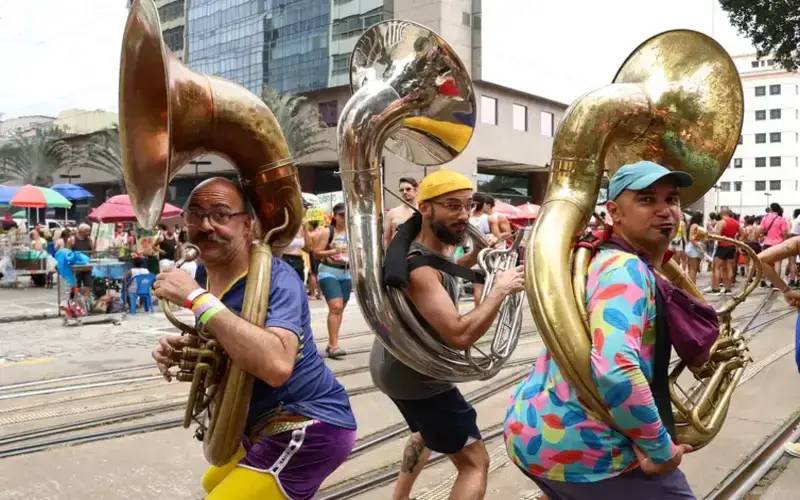 Abertura não oficial do carnaval reúne foliões no Rio de Janeiro