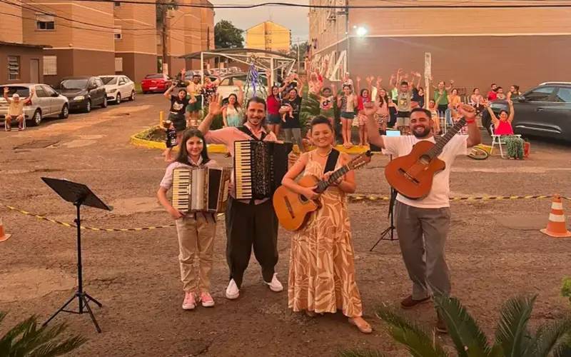 Grupos de reisado buscam inspirar jovens a manter tradições