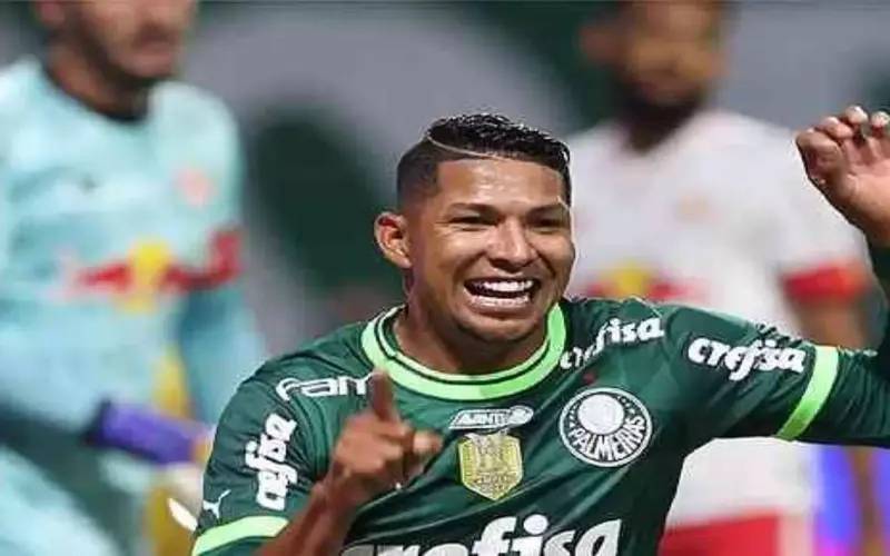 Rony recusa oferta do Fluminense e aguarda mercado internacional para avaliar saída do