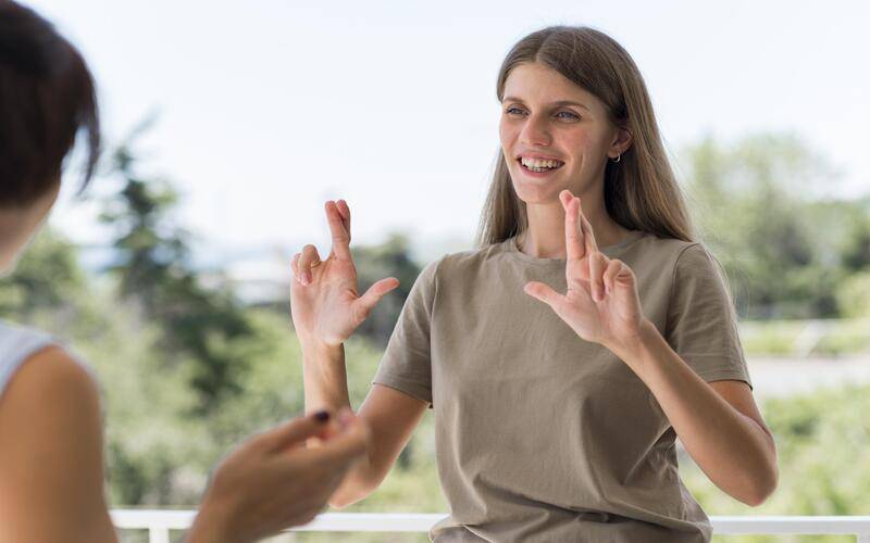 Aprender Libras é um passo essencial para a inclusão social