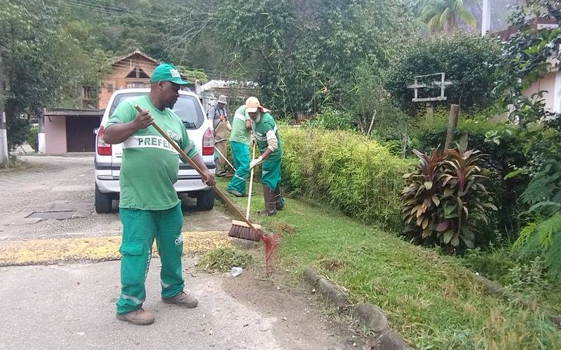 Mutirão emergencial de serviços começa em Araras com ações de limpeza e manutenção viá