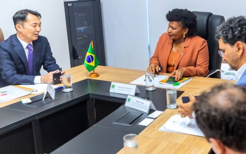 Ministra Margareth Menezes recebe embaixador do Japão