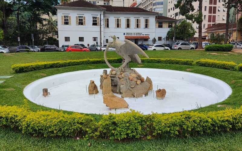 Prefeitura realiza manutenção do Monumento da Águia