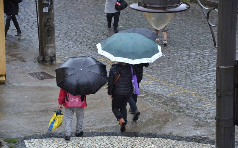 Inmet alerta para chuva intensa nos próximos dias