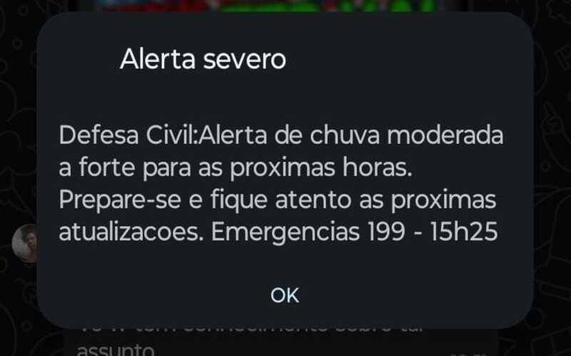 Chuva atinge diversos bairros e Defesa Civil emite alerta em Petrópolis