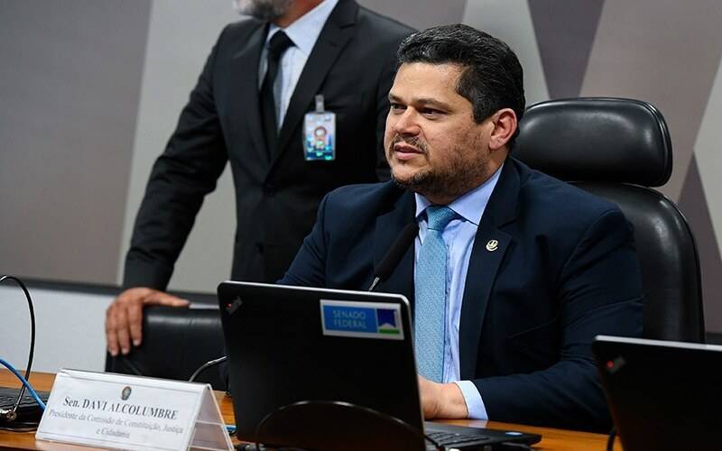 Davi Alcolumbre volta à presidência do Senado 