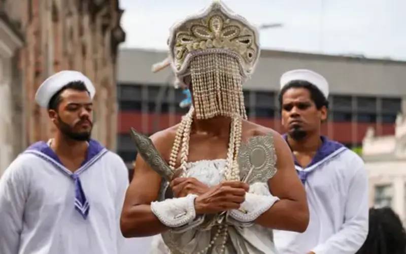 Milhares de fiéis celebram Dia de Iemanjá em cerimônias no Rio