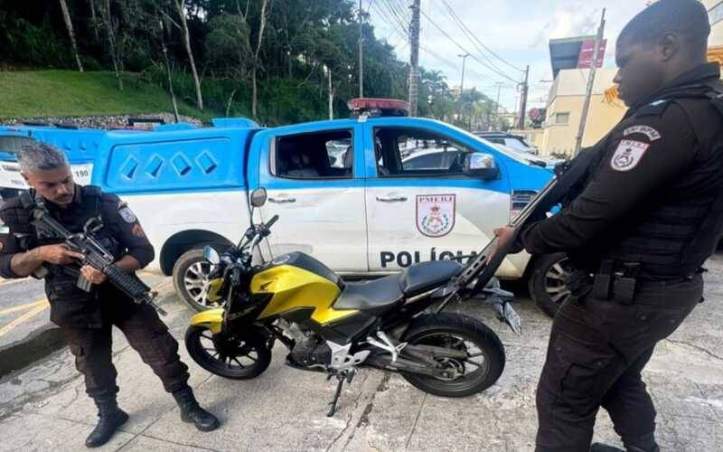 Moto roubada em Duque de Caxias é recuperada pela PM em Pedro do Rio