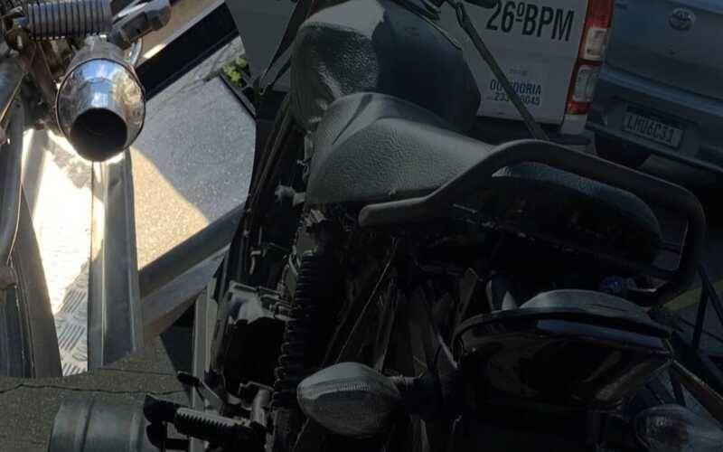 Homem preso no Quitandinha com motocicleta adulterada