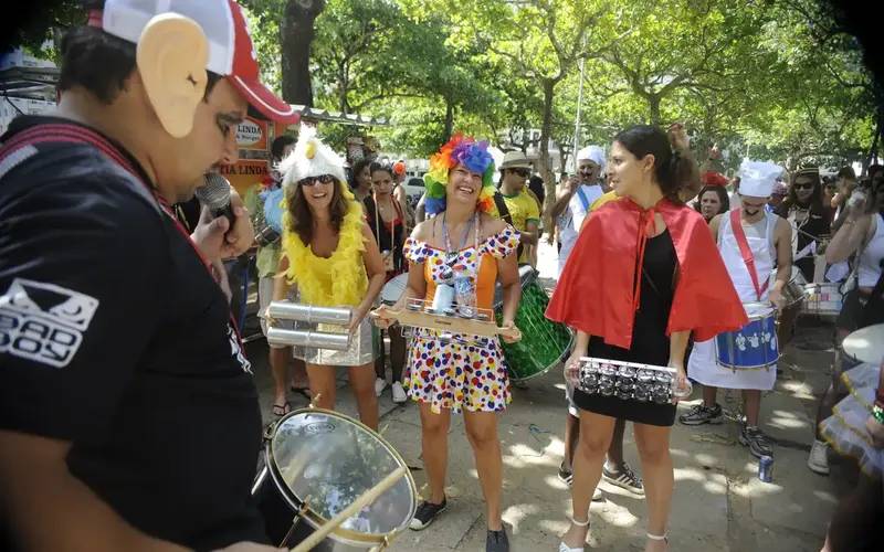 Fim de semana tem calor intenso e blocos de rua no Rio