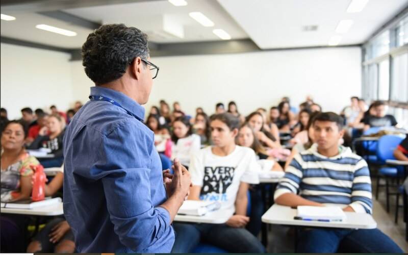 MEC garante assistência para alunos permanecerem na graduação