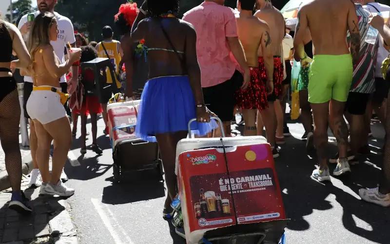 MPF pede que Prefeitura do Rio mude regras para ambulantes no Carnaval