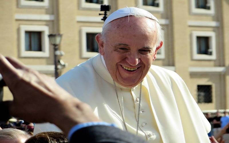 Papa Francisco está com pneumonia bilateral, informa Vaticano 