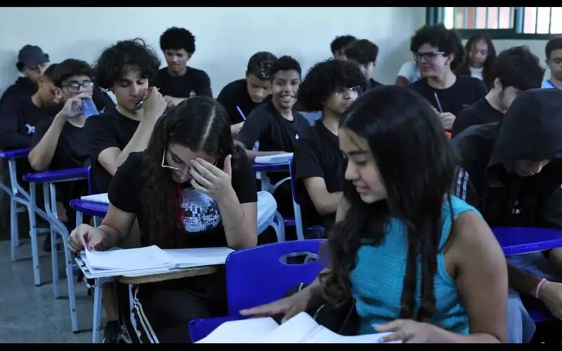 Pé-de-Meia será depositado na conta de alunos a partir de terça-feira