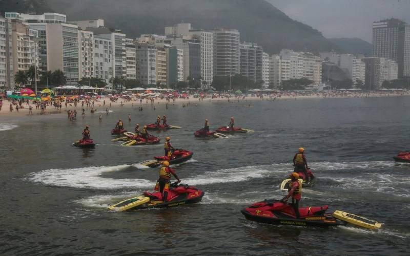 Guarda-vidas dos Bombeiros do RJ já ultrapassam 8 mil salvamentos marítimos em 2025