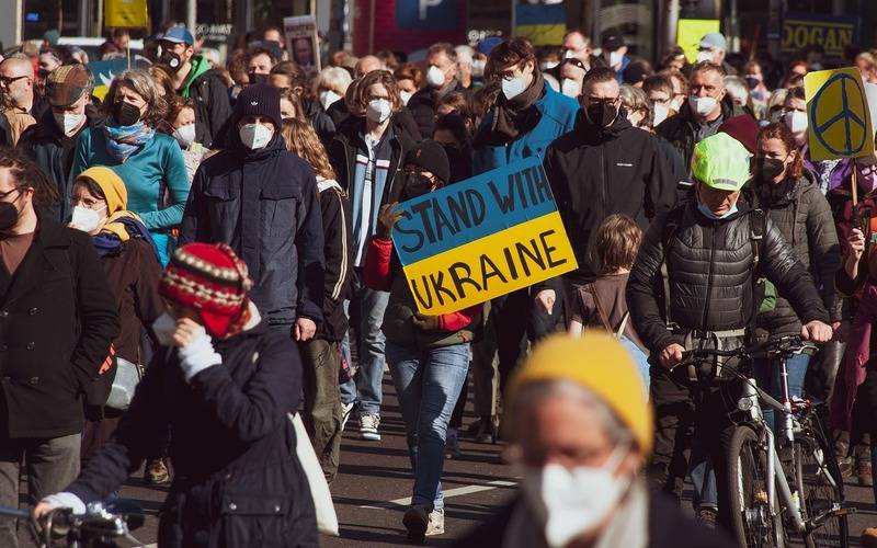 “Devemos alcançar a paz pela força”, diz Zelenskyy no 3º ano em guerra