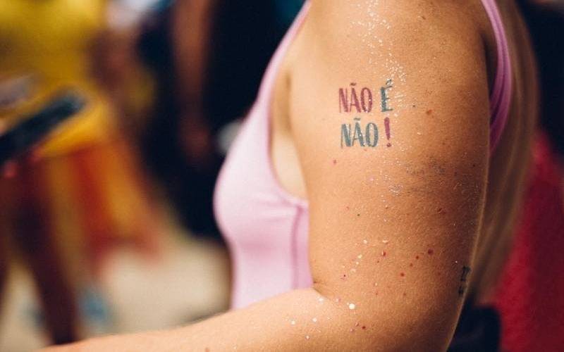 O que fazer em caso de importunação sexual no carnaval