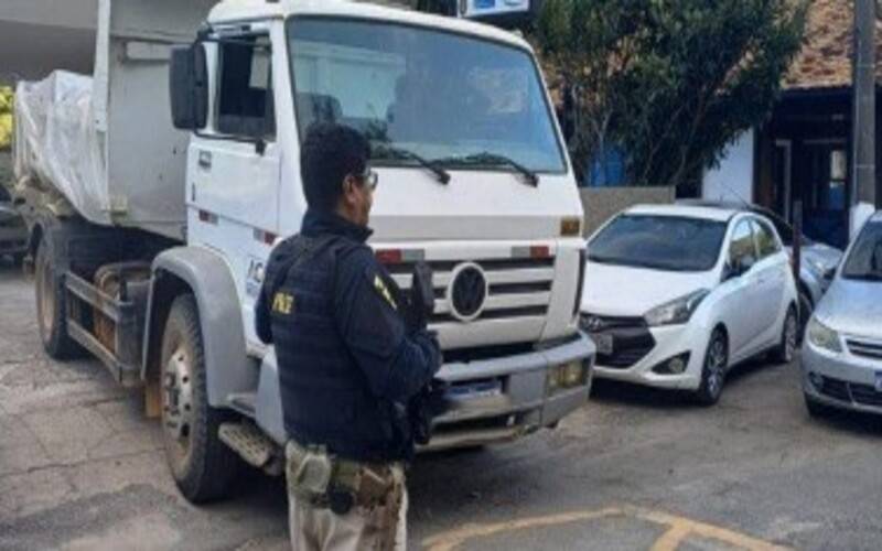 Caminhão com placa clonada é apreendido na cidade