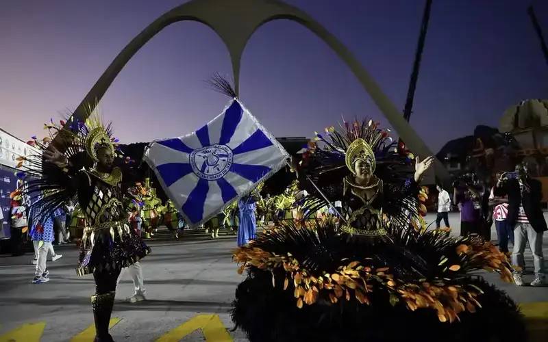 Acadêmicos de Niterói vence Série Ouro e sobe ao Grupo Especial do Rio