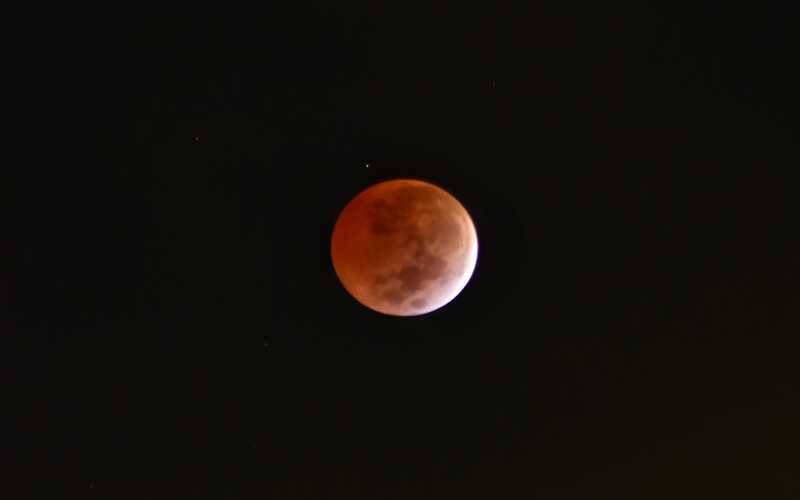 Lua de Sangue: eclipse total da Lua foi registrado em Petrópolis