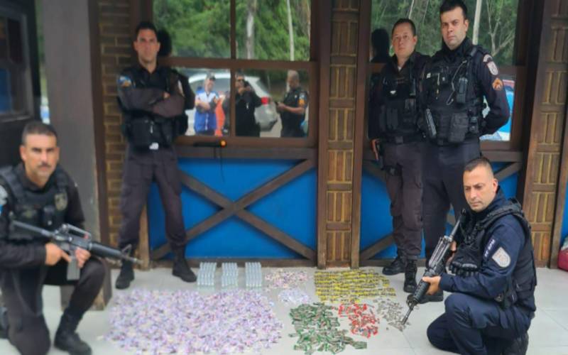 Um homem preso e mais de R$ 30 mil reais aprendido em drogas na Posse pela PM