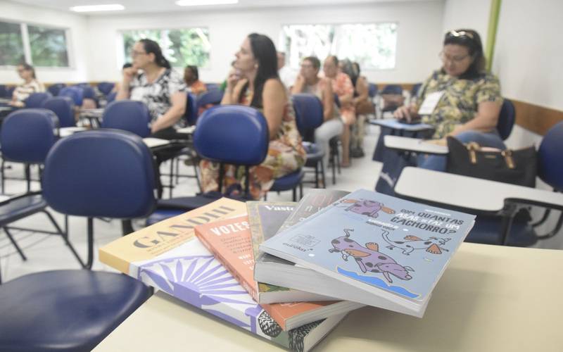 Promoção da leitura na rede estadual é fortalecida com distribuição de livros e ações 