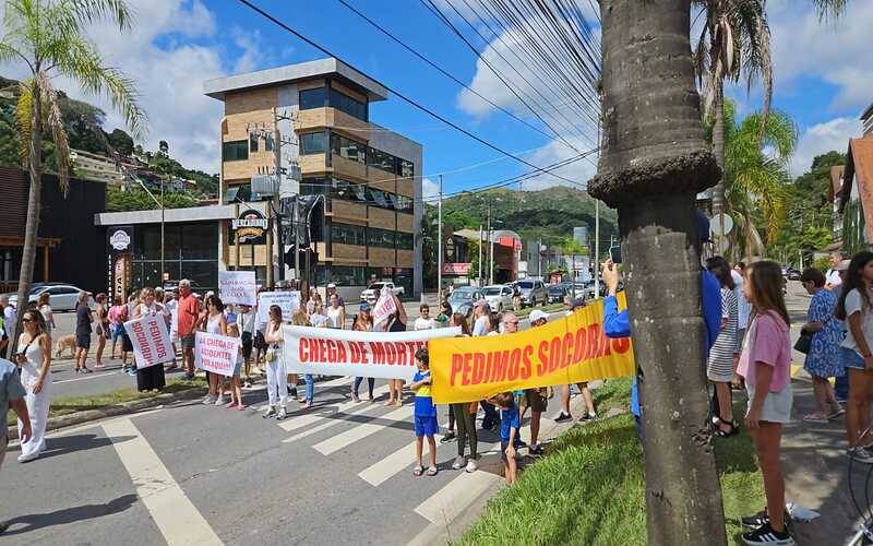 Manifestação em Itaipava cobra melhorias no trânsito nesta manhã