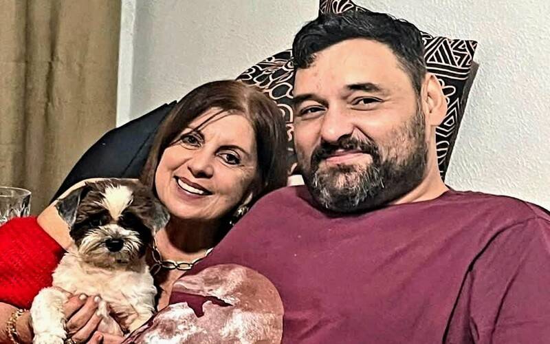 Foto 4: ANGÉLICA PENNA, seu filho GUSTAVO e o pet LUKE.
