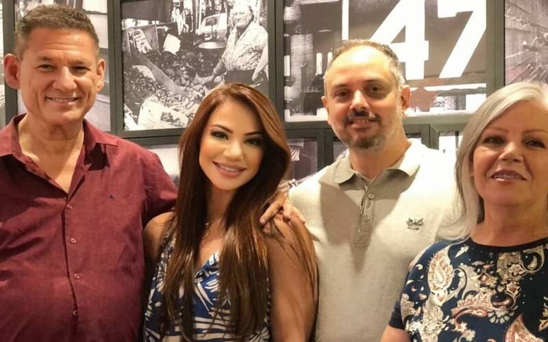 Foto 5: JULIANA COHN com seu esposo EUGÊNIO e seus pais HERBERT COHN e MARIA DE FÁTIMA