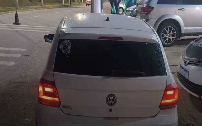 Araras: carro roubado no Paraná é recuperado pela PM