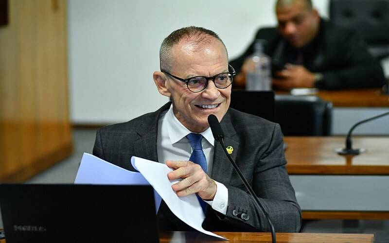 CAS vota projeto que dá a empregado público direito de acompanhar cônjuge