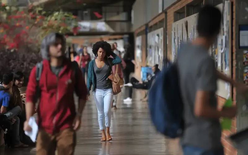 Iniciativa oferece bolsas para alunos negros acessarem ensino superior