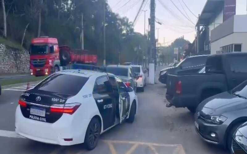 Polícia civil recupera veículo furtado