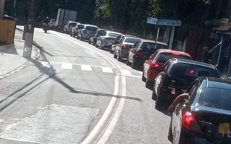 Trânsito em diversos pontos na cidade deixam 20 linhas de ônibus em atraso