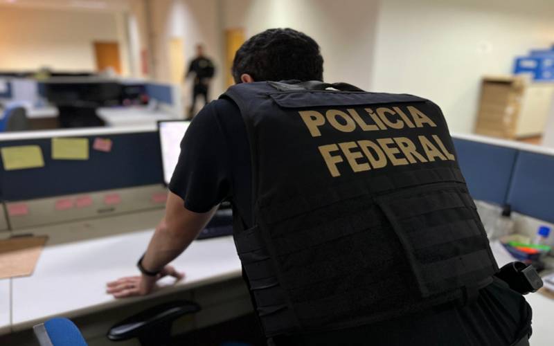 PF realiza extradição de mulher dominicana procurada pela Interpol