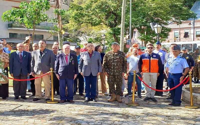 32º Batalhão de Infantaria Leve de Montanha realiza homenagem aos petropolitanos da Fo