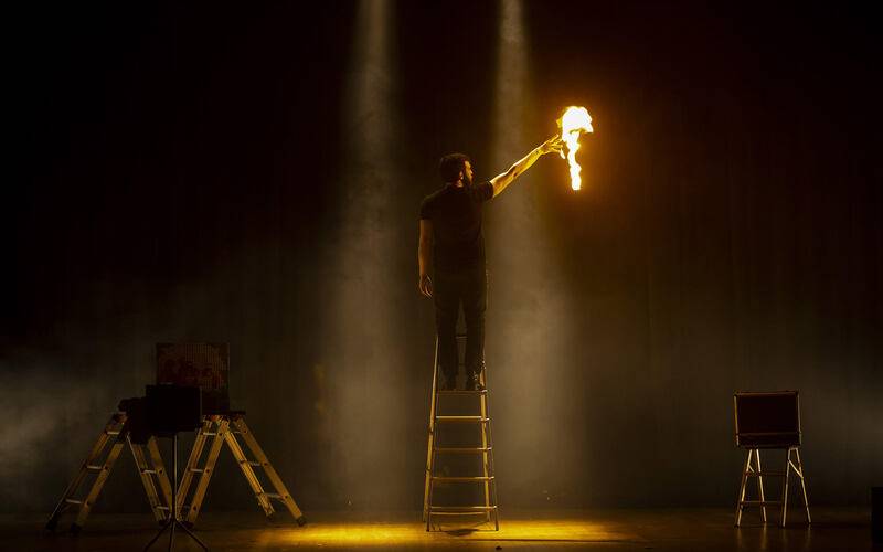 Lucas Toledo em “Fora deste mundo”, no Teatro Imperial, em junho 