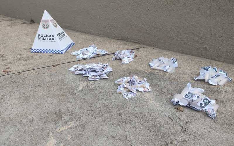 PM apreende drogas em Corrêas