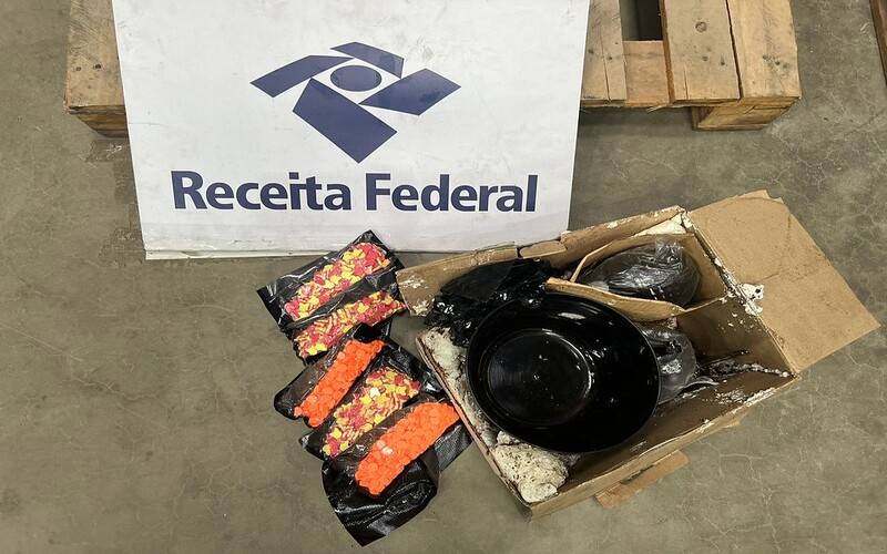 Receita Federal apreende cerca de 2.000 comprimidos de ecstasy em transportadora no Ri