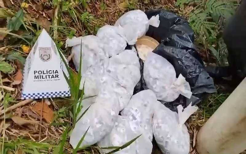 Polícia impede alerta do tráfico com rojão durante operação em Corrêas