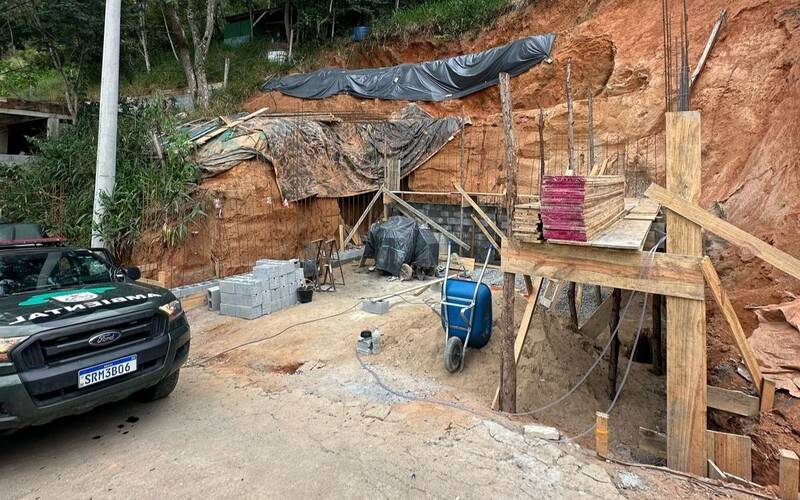 Menos de duas horas após denúncia feita ao Linha Verde, UPAm Três Picos flagra crime a
