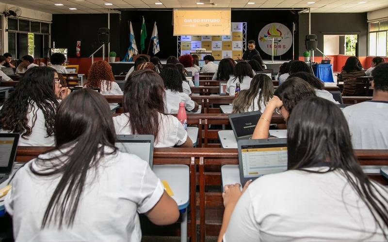 Secretaria de Educação lança plataforma on-line para oferecer orientação vocacional pa