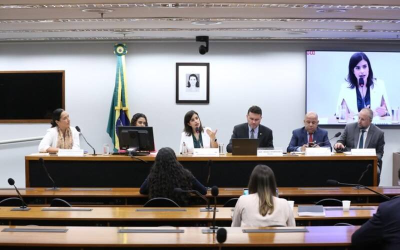 Câmara dos Deputados debate alfabetização no PNE