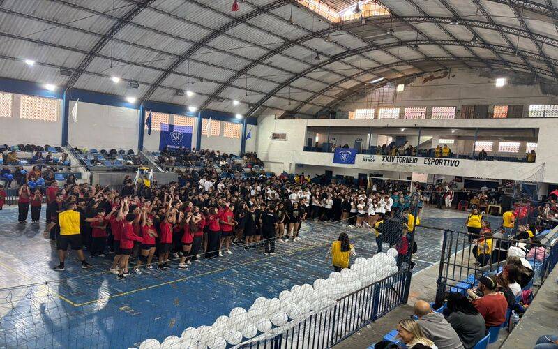 Instituição educacional arrecada 4,5 toneladas de alimentos em torneio esportivo entre